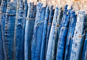 กางเกงยีนขาบานขาตรงคลาสสิกสำหรับผู้ชายกางเกงยีนส์ขาบานทนทานและสวมใส่สบายในชีวิตประจำวันแนวสตรีทสวมใส่สบายระบายอากาศได้ดีสำหรับฤดูหนาว - Product Image 4