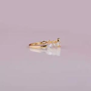 Bague de fiançailles en or à la mode pour femme avec marquise cultivée en laboratoire et diamant taillé à la main réglage de lunette pour les cadeaux de fêtes - Product Image 2