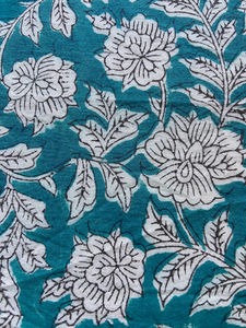 Tela de Algodón Estampada a Mano con Diseño Floral Botánico Mughal en Azul Verde Azulado - Product Image 5
