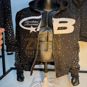 Nouveaux sweats à capuche pour hommes avec impression graphique et strass, logo personnalisé, streetwear en coton, sweats à capuche personnalisés respirants avec patchwork - Product Image 3