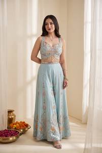 Ensemble prêt-à-porter brodé de créateur avec chemisier en soie Rangoli, pantalon Palazzo en soie Rangoli et dupatta en tulle papillon - Product Image 3