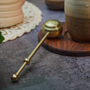 Ensemble infuseur à thé réutilisable au design moderne, ustensiles portables en laiton, logo personnalisable, céramique et plastique pour la maison et la cuisine - Product Image 1