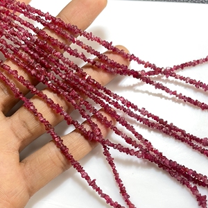 Puces de spinelle rouge de qualité supérieure Prix usine Perles non coupées en perles de pierre de forme inégale avec spinelle de forage central - Product Image 2