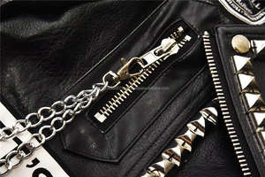 Veste Courte Femme Punk en Cuir PU, Style Motard Rock, avec Clous, Blocs de Couleurs, Rivets et Imprimé Graffiti - Product Image 5