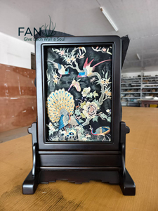 Papier peint en soie de luxe brodé à la main avec des motifs de paon et de pivoine - Murale artistique personnalisée pour la décoration haut de gamme des hôtels et des villas - Product Image 5