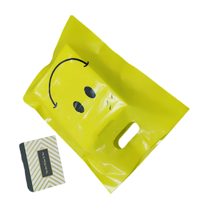 Sacs cadeaux à poignée découpée personnalisée pour les fêtes d'enfants Petit sac en papier pour l'emballage et l'emballage de cadeaux - Product Image 4