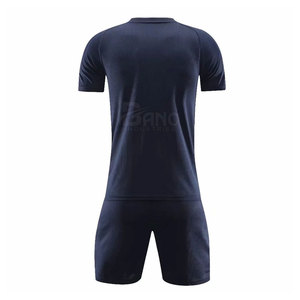 Ensembles d'uniformes de football pour hommes adultes en polyester de haute qualité, sur mesure, couleurs personnalisées, logo, impression numérique légère, service OEM - Product Image 2