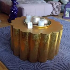 Table basse en métal écologique attrayante, finition dorée antique, mobilier moderne pour la décoration intérieure, festival - Product Image 2