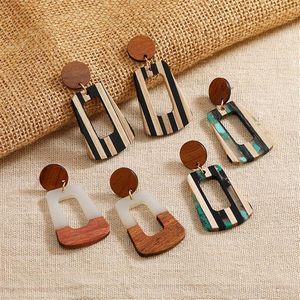 Boucles d'oreilles en résine faites à la main de haute qualité avec des couleurs terreuses organiques pour des looks inspirés de la nature au prix le plus bas par HF CRAFTS - Product Image 2