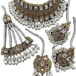 Ensemble de boucles d'oreilles collier au design unique Kundan oxydé deux tons en laiton plaqué or 18 carats avec cristal et strass Anniversaire de fiançailles - Product Image 1