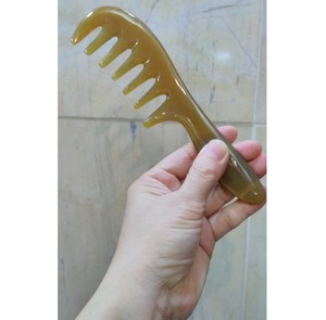 Ensemble de peignes en corne de qualité supérieure pour cheveux et barbe Outils artisanaux durables pour le toilettage quotidien Disponible à la vente depuis l'Inde - Product Image 2