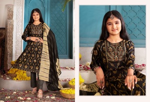 Impression rayonne avec broderie coupe naire et lustre dupatta avec robe en tissus de super qualité - Product Image 6