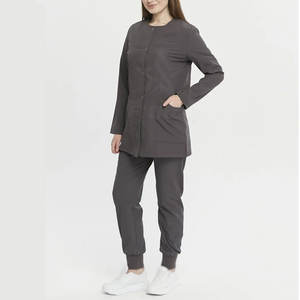 Conjunto de chaqueta médica de algodón 100% para mujer personalizada al por mayor para uso hospitalario, el mejor estilo de alta calidad - Product Image 1