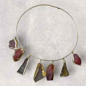 Declaración Gargantilla de piedra cruda Collar de latón hecho a mano con losas de cristal natural - Product Image 1