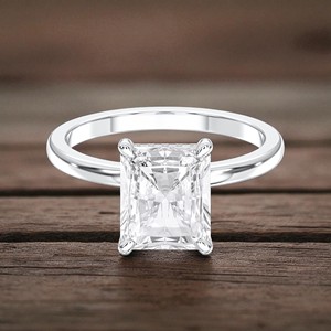 3.00 carat E-F/VVS-VS émeraude et moissanite diamant Solitaire bague de fiançailles sertie de broches en or massif pour femme forme 3.00 carat - Product Image 3
