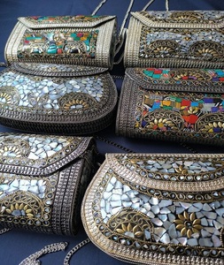 Sac à main exclusif pour dames en métal mosaïque Pochette de soirée avec poignées élégantes en laiton - Product Image 2