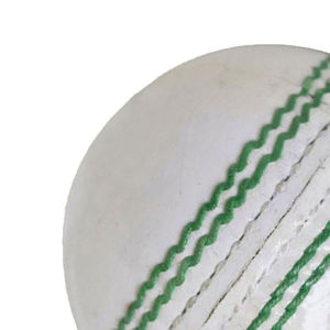 Balles de cricket en cuir de qualité supérieure, niveau international, logo personnalisé, personnalisable, Benpro Enterprises BE-CB-01, tissu personnalisé - Product Image 6