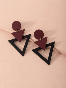Boucles d'oreilles tendance en résine de qualité supérieure pour dames Boucles d'oreilles en résine de couleur rouge Boucles d'oreilles en résine élégantes au prix de gros - Product Image 4