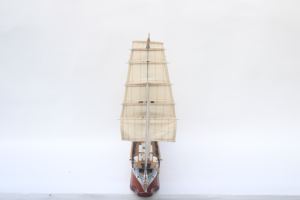 Modèle de bateau en bois peint à la main ELISSA - Décoration d'intérieur de forme irrégulière autoportante pour le Feng Shui et le bricolage - Product Image 6