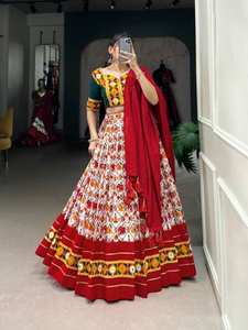 ชุดแต่งกายแฟนซีสำหรับผู้หญิงผ้าคอตตอนลายโลโดลาผ้าไหมและผ้าฝ้าย lehenga choli & dupatta ลาย patola และผ้าฟอยล์ผู้ส่งออกอินเดีย - Product Image 6