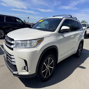 Toyota Highlander XLE 2018 con Transmisión Automática, Motor V6, Pantalla Táctil y Techo Panorámico - Product Image 1