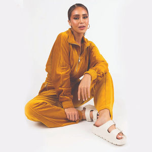 Survêtement deux pièces décontracté survêtement femmes velours 2 pièces ensemble en gros recadrée fermeture éclair à capuche velours survêtements ensemble - Product Image 3