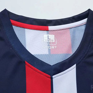 Nouveau modèle, dernières impressions, uniformes de football de haute qualité 100% polyester avec logo personnalisé et tailles sur mesure pour l'entraînement et les vêtements de sport - Product Image 2