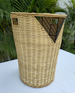 Panier à motif en rotin avec cadre en métal - Product Image 1