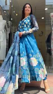 DESIGNER PARTY WEAR LOOK ROBE AVEC PANTALON ET BRODERIE TRAVAIL - Product Image 3