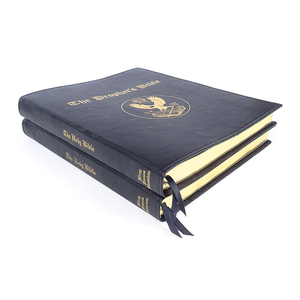 Sainte Bible personnalisée Logo en relief Couverture souple en cuir PU Usine de papier de carton ondulé cousu personnalisé Papier de carton ondulé - Product Image 1