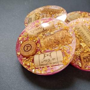 ที่รองแก้วเรซิ่นหนา 5 มม. ลายศิลปะ - ทนความร้อน ตกแต่งโต๊ะอาหาร งานแฮนด์เมด ดีไซน์ไม่ซ้ำใคร สำหรับผู้ที่ชื่นชอบการตกแต่งภายใน - Product Image 3