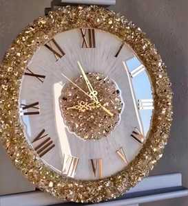 Reloj de pared de resina epoxi vertido a mano con diseño de remolino Reloj decorativo moderno - Product Image 4