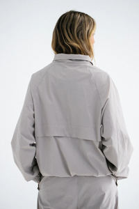 Ensemble coupe-vent deux pièces uni à manches longues avec fermeture éclair, survêtements coupe-vent en gros pour femmes - Product Image 5