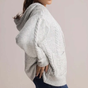 Pull en coton tricoté respirant à col en V pour femmes de luxe, logo sur le devant, prix bas, style de rue - Product Image 3