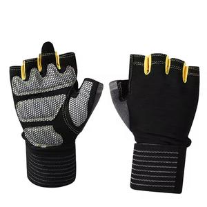Gants de gymnastique d'haltérophilie en cuir avec logo personnalisé pour hommes et femmes équipement d'entraînement de fitness avec touche personnalisée - Product Image 3