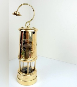 Lámpara de minero de latón artesanal altamente duradera con acabado detallado utilizada como centro de mesa o artículo de decoración llamativo en casa - Product Image 1