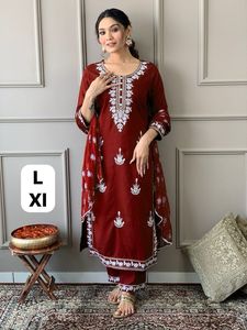 Dernière tenue fantaisie de créateur haute sur demande rayonne lourde Kurti & pantalon broderie travail avec Dupatta belle couleur femme à vendre - Product Image 3