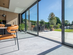 Vente en gros de portes coulissantes modernes en alliage d'aluminium à double vitrage à isolation thermique et à économie d'énergie pour garage et jardin - Product Image 6
