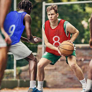 Babero de entrenamiento de fútbol de secado rápido para adultos Chaleco de malla con estampado de logotipo de fútbol Jersey de ropa de fútbol para adultos - Product Image 1