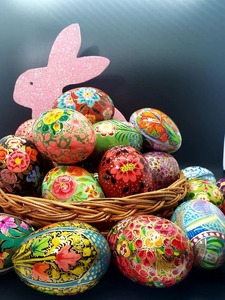 Oeufs de Pâques peints à la main exquis Kashmiri Paper Mache Art Charme parfait pour vos célébrations et bannières de fête - Product Image 3