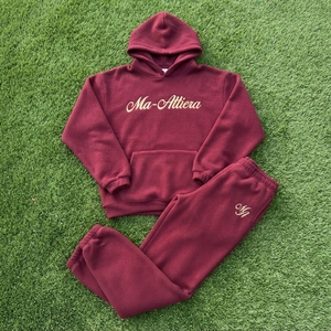 Conjunto Deportivo de Sudadera con Capucha y Pantalones Jogger para Mujer, Color Borgoña, con Bordado Dorado, Ropa Casual para Estar en Casa o Hacer Deporte - Product Image 6