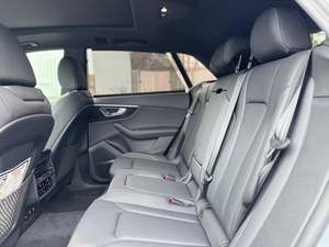 รถยนต์มือสอง Audi Q8 quattro Premium Plus 55 TFSI ปี 2025 สภาพดี พร้อมแพ็คเกจ Executive สตาร์ทรถจากระยะไกล เบาะหนัง ล้อแม็ก - Product Image 6