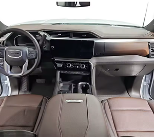 GMC Sierra 3500HD Denali 2024, cabine double, transmission intégrale, boîte de vitesses automatique, sièges en cuir, toit ouvrant panoramique, caméra arrière, conduite à gauche - Product Image 3