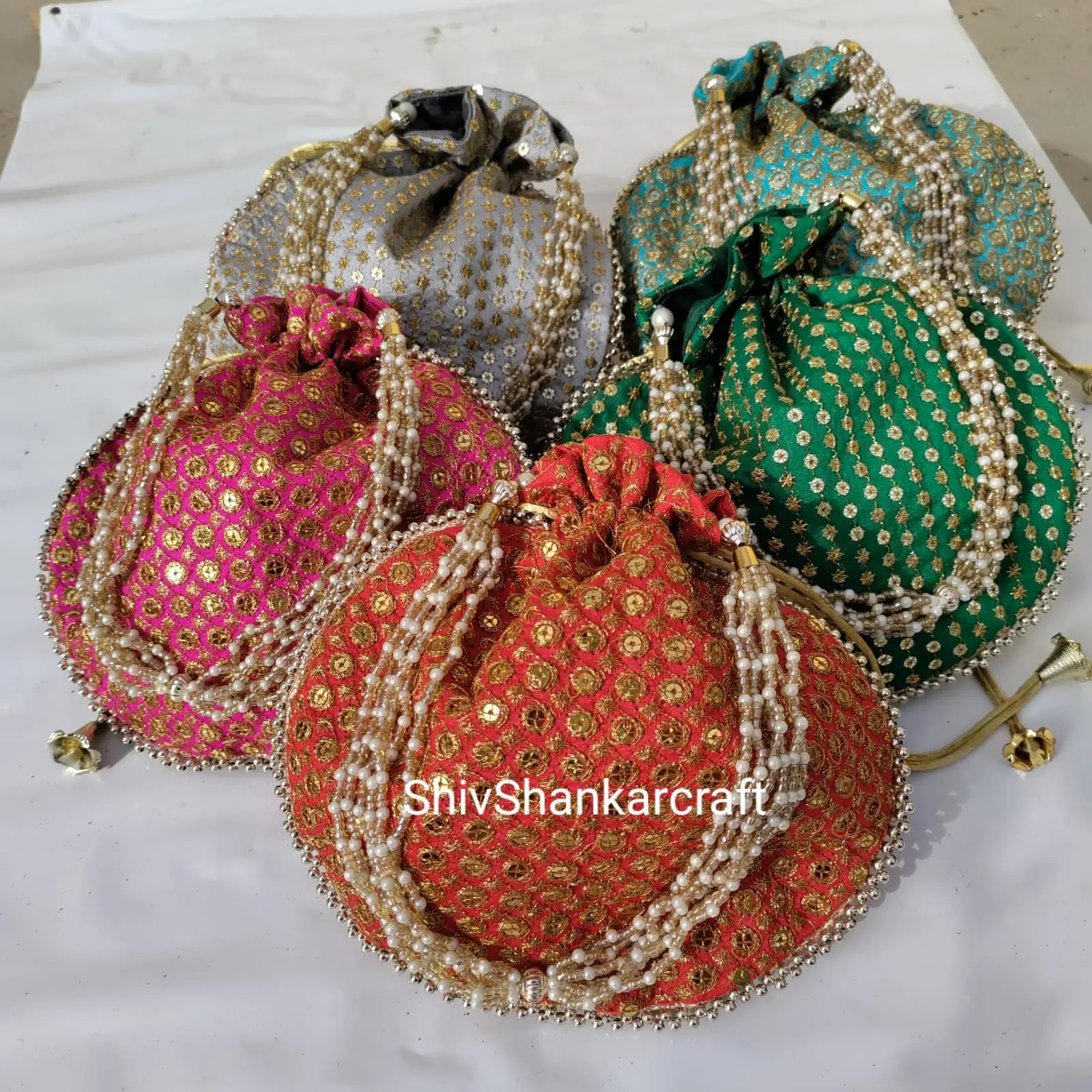 महिलाओं के बैग भारतीय शादी की वापसी उपहार मेहमानों के लिए महिलाओं के हाथ बैग हस्तनिर्मित कशीदाकारी क्लच Drawstring पाउच ब्राइडल पर्स