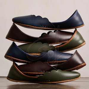 Chaussures Khussa antidérapantes à motif bleu foncé, forme artistique, design audacieux à bord festonné, finition lisse, dessus en similicuir véritable - Product Image 6