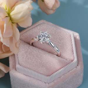 Anillo de Boda Solitario de Moissanita con Corte Ovalado Personalizado Jeulia - Joyería Fina Chapada en Platino para Mujer - Product Image 6