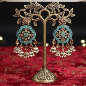 ต่างหู mehendi สีทองโบราณสไตล์วินเทจเครื่องประดับของชนเผ่าที่ทำด้วยมืออย่างหรูหราสำหรับงานแต่งงาน mehendi และเทศกาลต่างๆ - Product Image 4