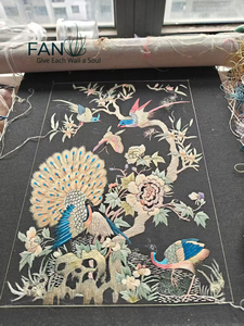 Papier peint en soie de luxe brodé à la main avec des motifs de paon et de pivoine - Murale artistique personnalisée pour la décoration haut de gamme des hôtels et des villas - Product Image 6