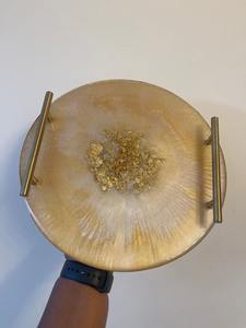 Plateaux en résine durable faits à la main avec poignée en métal pour centre de table à café élégant articles de décoration de service multifonctionnels - Product Image 6