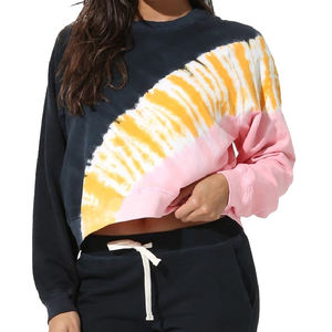 Sudadera clásica para mujer elaborada con costuras duraderas, puños acanalados y dobladillo que ofrecen un atractivo atemporal para los trajes diarios - Product Image 1